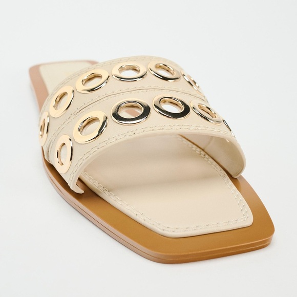 Zara Flat leather sandals with gold metal appliqués - Picture 4 of 10